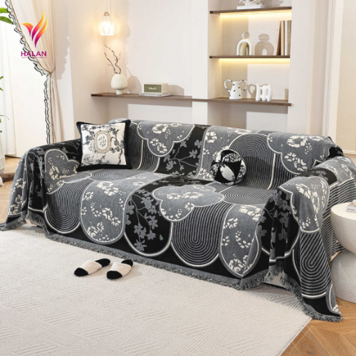 Khăn Phủ Ghế Sofa HALAN Họa Tiết Hoa Đen Trắng – Sang Trọng & Bảo Vệ Tối Ưu